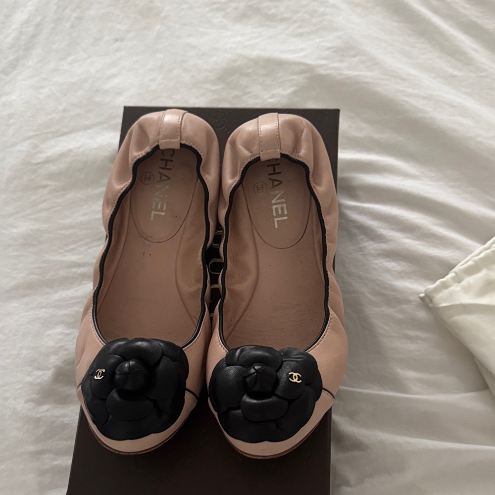 CHANEL Two-Tone Pink and Black Flats